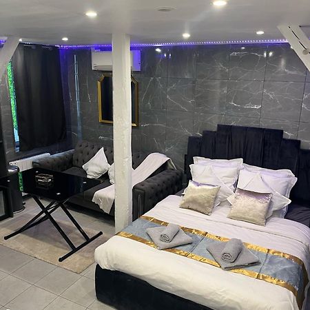Room & Jacuzzi - Stade De France Saint-Denis  Ngoại thất bức ảnh