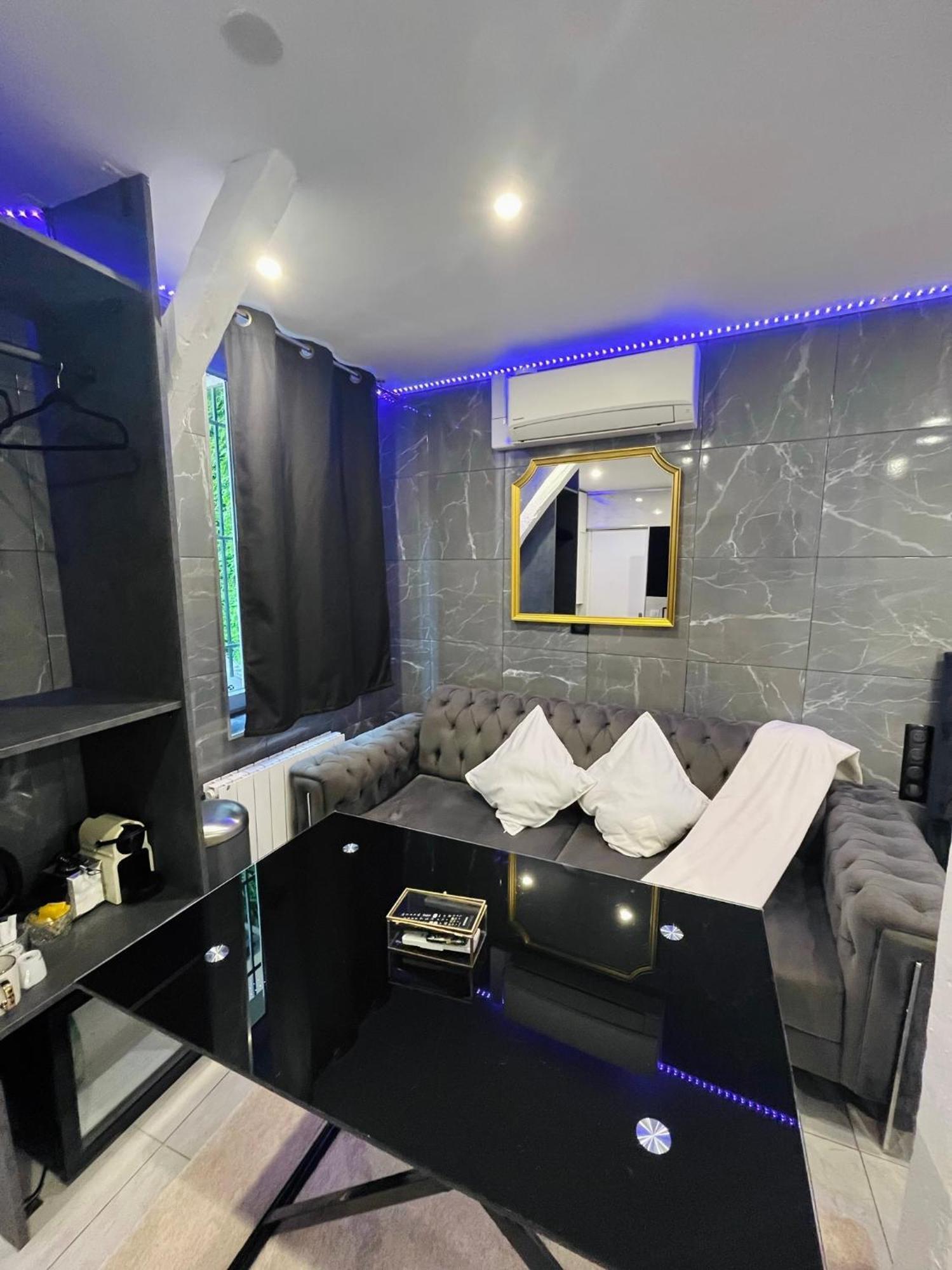 Room & Jacuzzi - Stade De France Saint-Denis  Ngoại thất bức ảnh