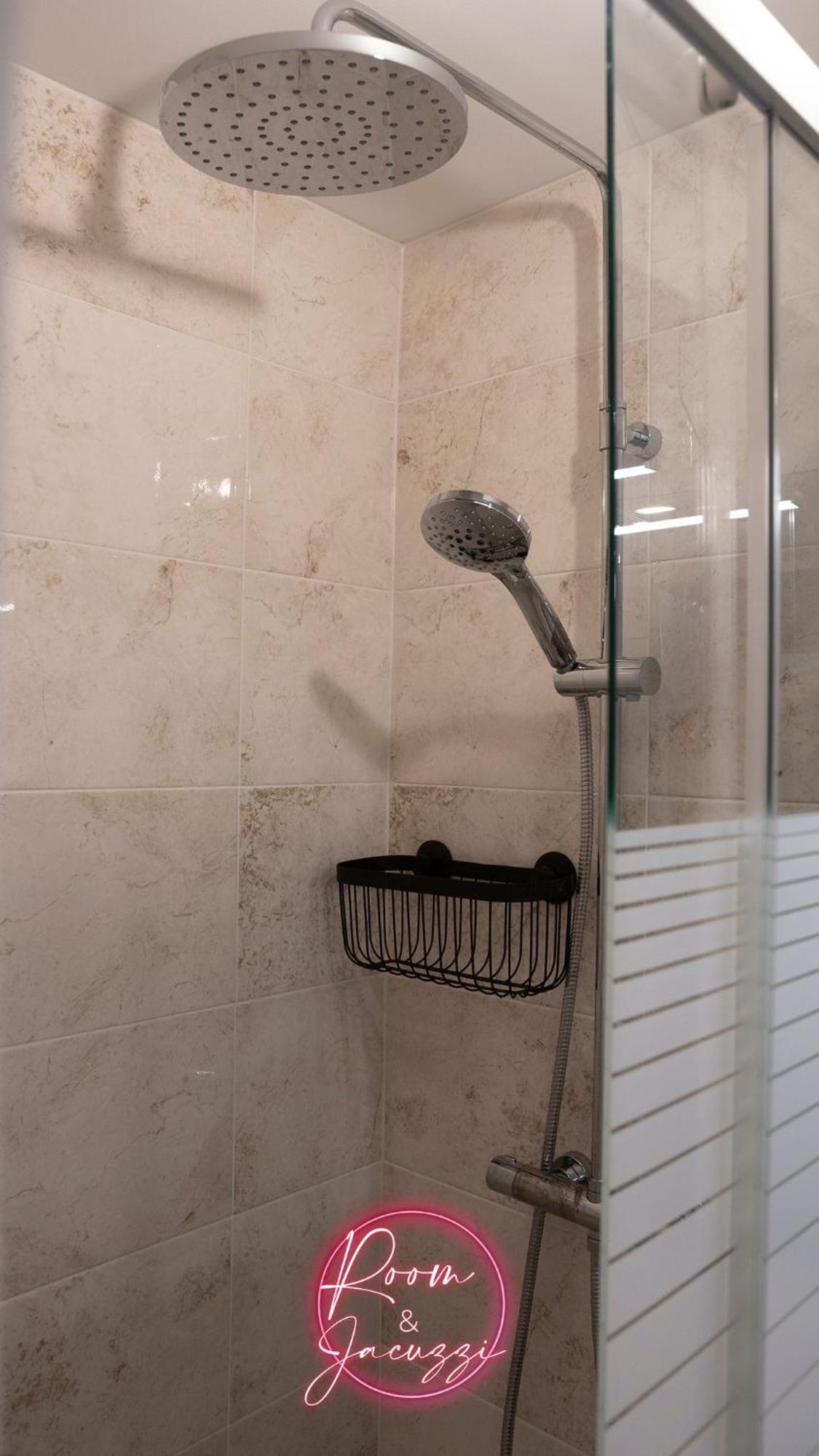 Room & Jacuzzi - Stade De France Saint-Denis  Ngoại thất bức ảnh