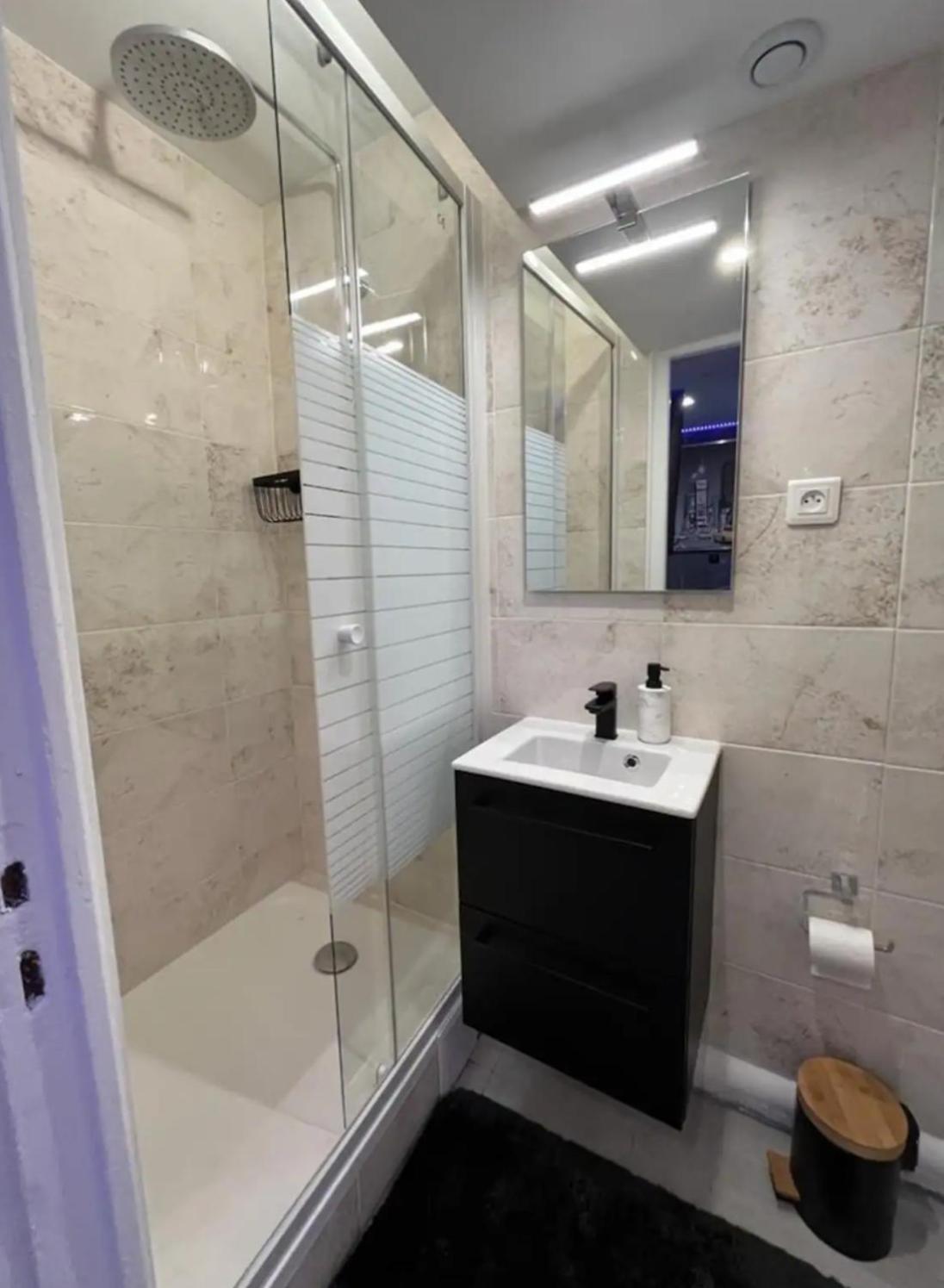 Room & Jacuzzi - Stade De France Saint-Denis  Ngoại thất bức ảnh