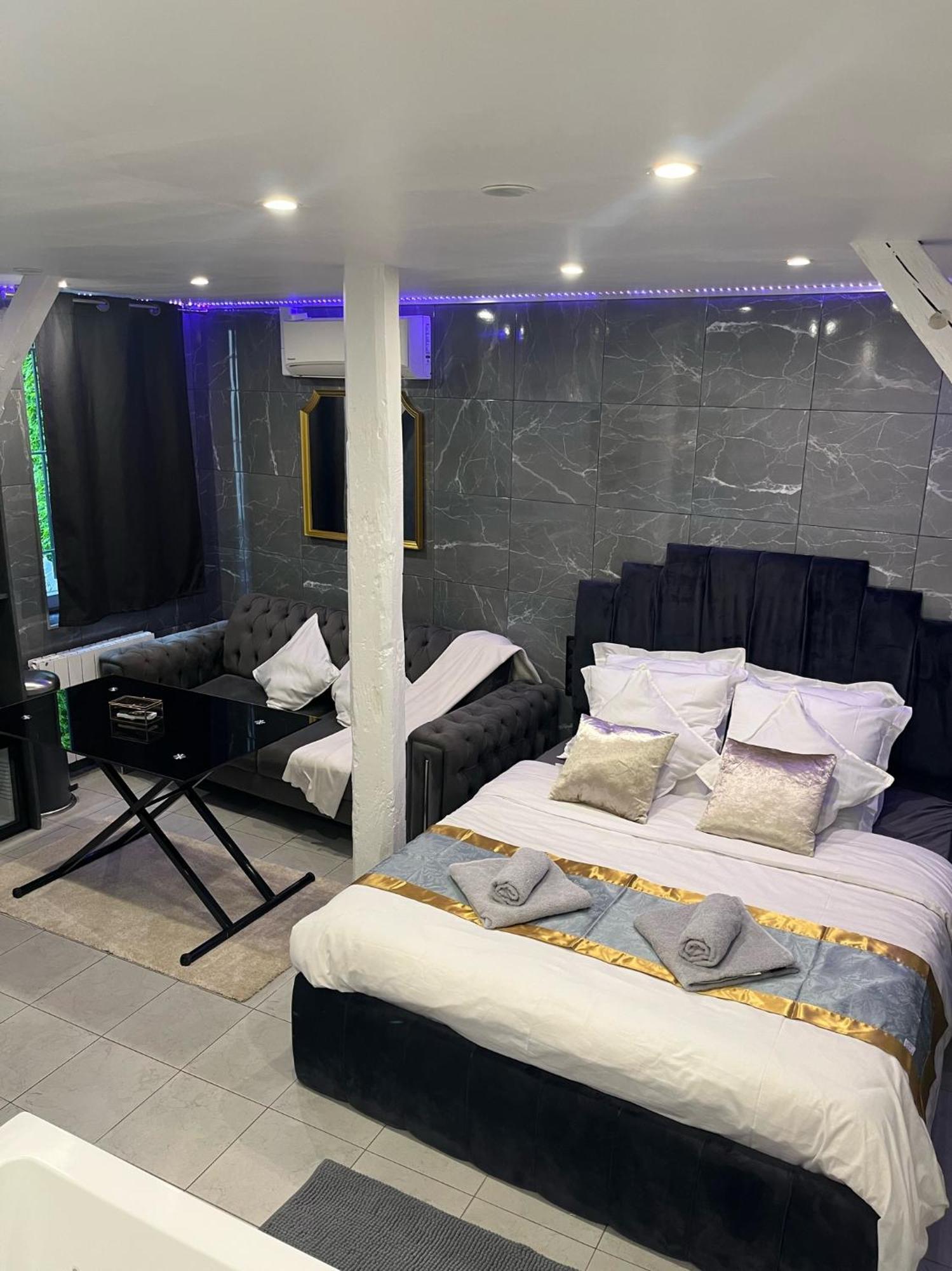 Room & Jacuzzi - Stade De France Saint-Denis  Ngoại thất bức ảnh